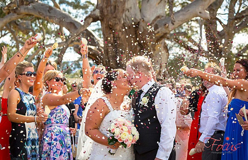confetti-wedding-photo